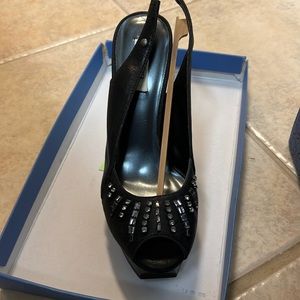 Vera Wang peep toe black heels Size 7.5